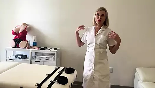 sarışın milf çalışır dışarı the sakso makine üzerinde bir züppe içinde bir mask