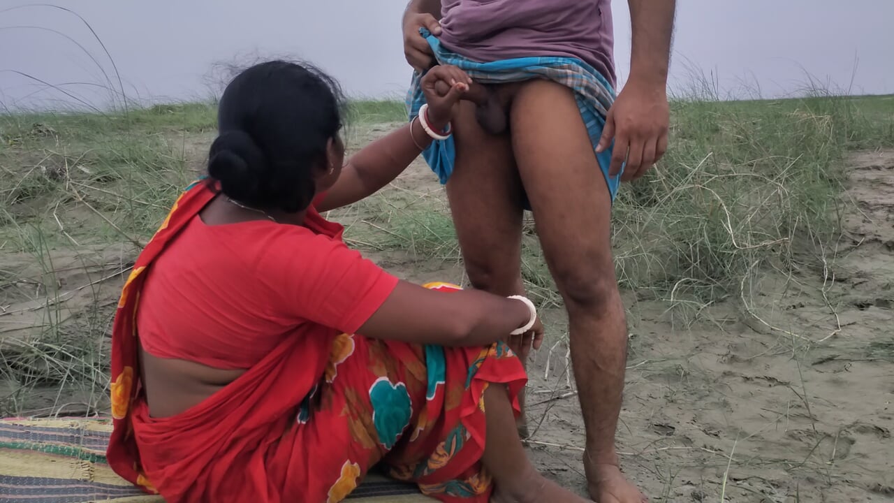 dinajpuri en iyi desi bengalce boudi içinde kırmızı saree sikildi açık havada sikildi benim bengalce boudi çok ateşli - en muhteşem bengalce boudi