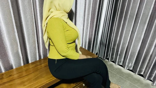 Türbanlı Teyzem Otelde Para Karşılığı Sikişiyor