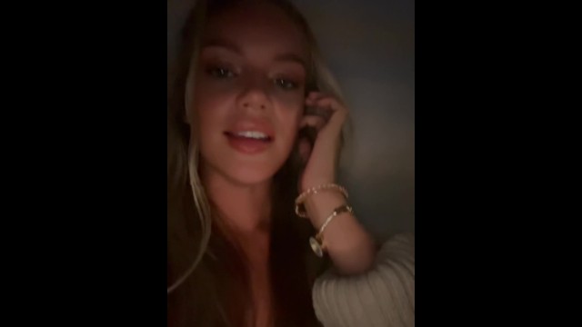 İsveçli OnlyFans Modeli Otelde Bir Yabancı/Hayranıyla Cinsel İlişkiye Giriyor (Svensk)