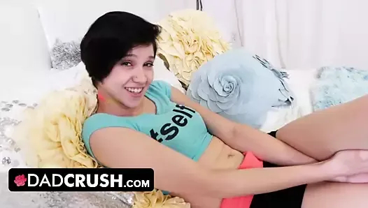 dadcrush - yanlış numara! azgın üvey kızı üvey babasını yanlışlıkla dürtüyor ve onu attırıyor