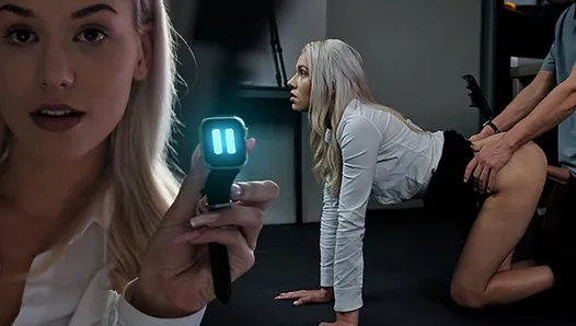 Güzel Sarışın Doktor alışır ve yarrak için yalvarır - Donma Zamanı Seks Creampie Durdurmak